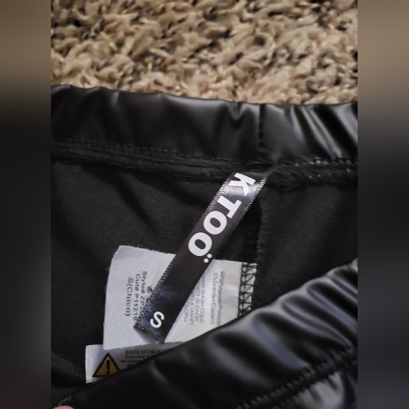 Dolls Kill Vegan Faux Leather High Waisted Shorts (S)(NWOT)(DEADSTOCK) - Picture 3 of 4